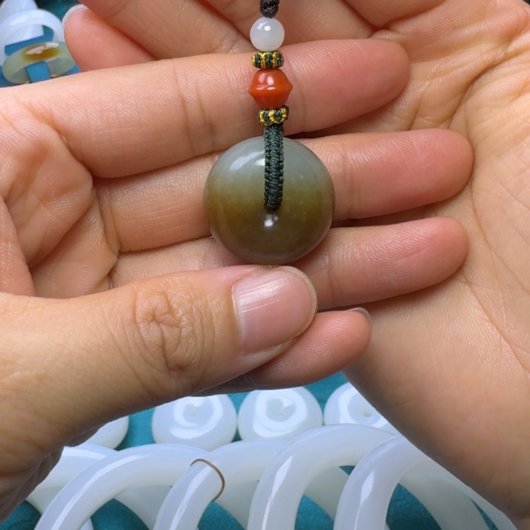 和田玉颈饰未镶嵌