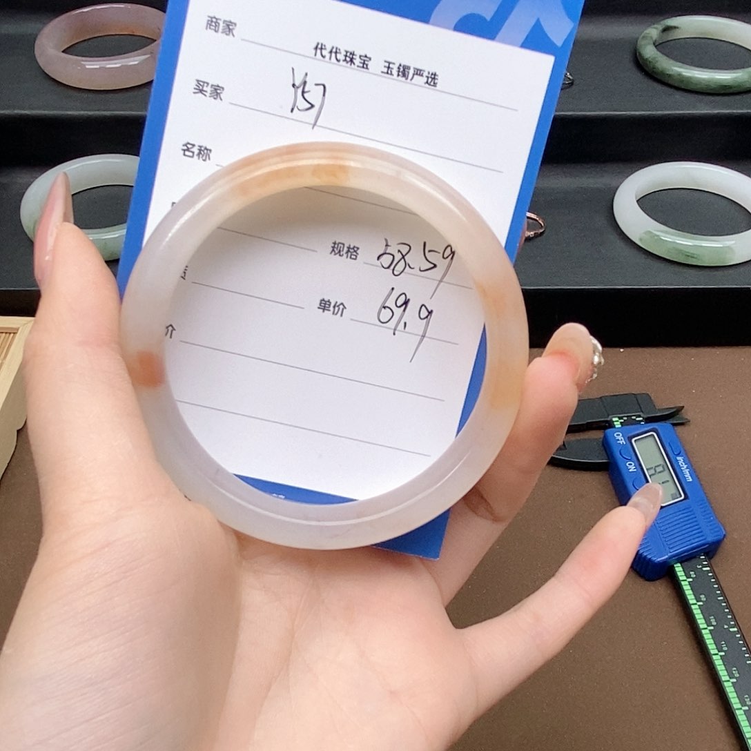石英质玉手镯未镶嵌