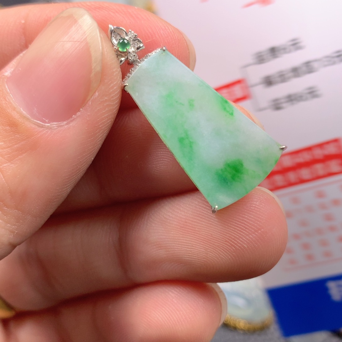 【闪购商品】翡翠颈饰18K金镶嵌翡翠