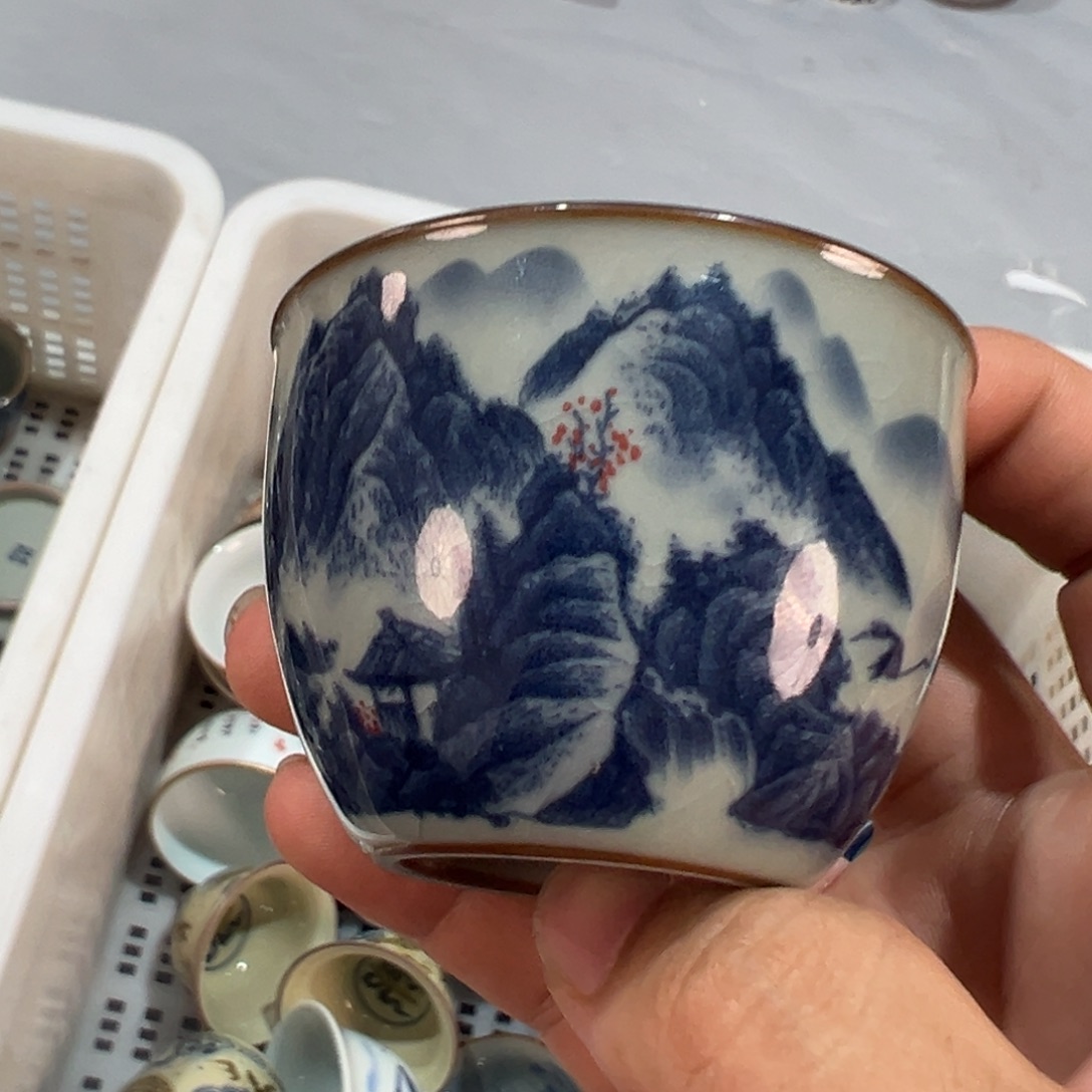 淘泥红山水小客杯微瑕