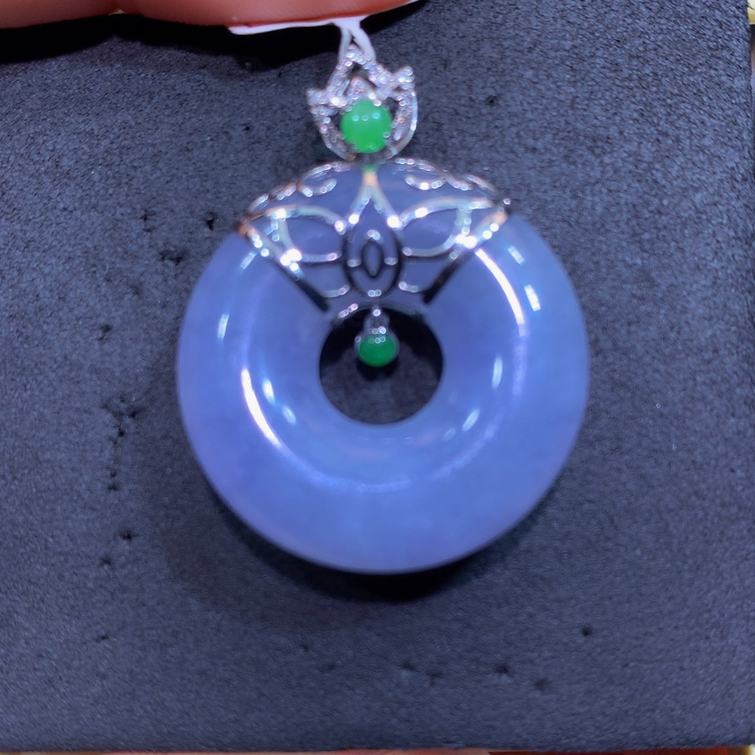 翡翠18K金镶嵌颈饰翡翠