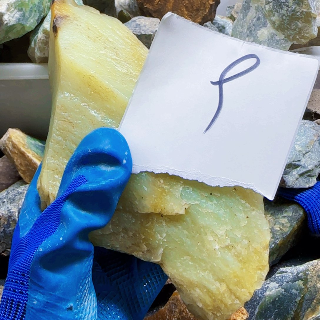 沁***雪蛇纹石玉未镶嵌原石