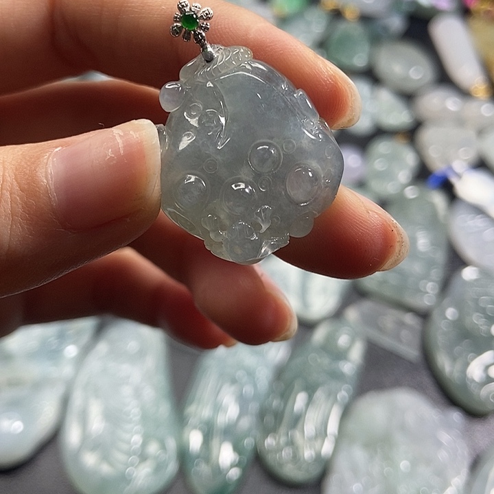 翡翠未镶嵌颈饰缅甸A货翡翠挂件