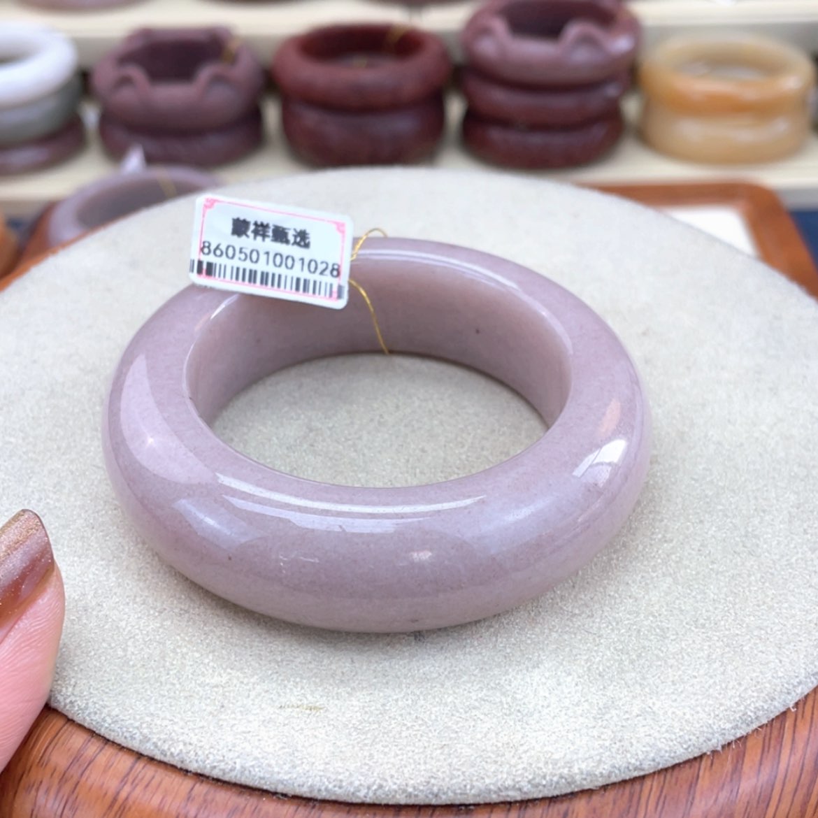 【闪购商品】石英质玉手镯未镶嵌黄*