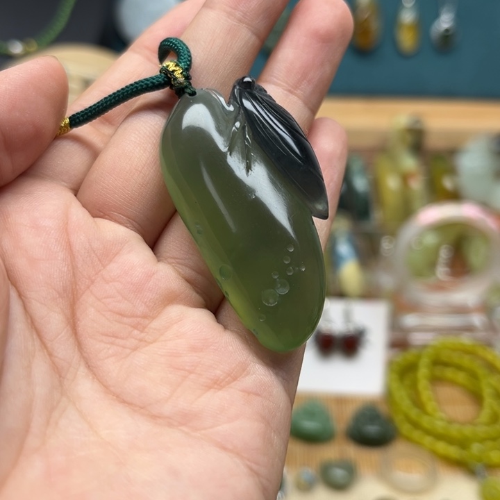 未镶嵌蛇纹石玉颈饰
