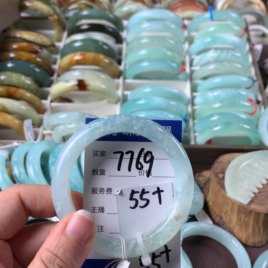 蛇纹石玉手镯未镶嵌7769