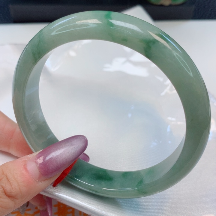 翡翠手镯未镶嵌62圈