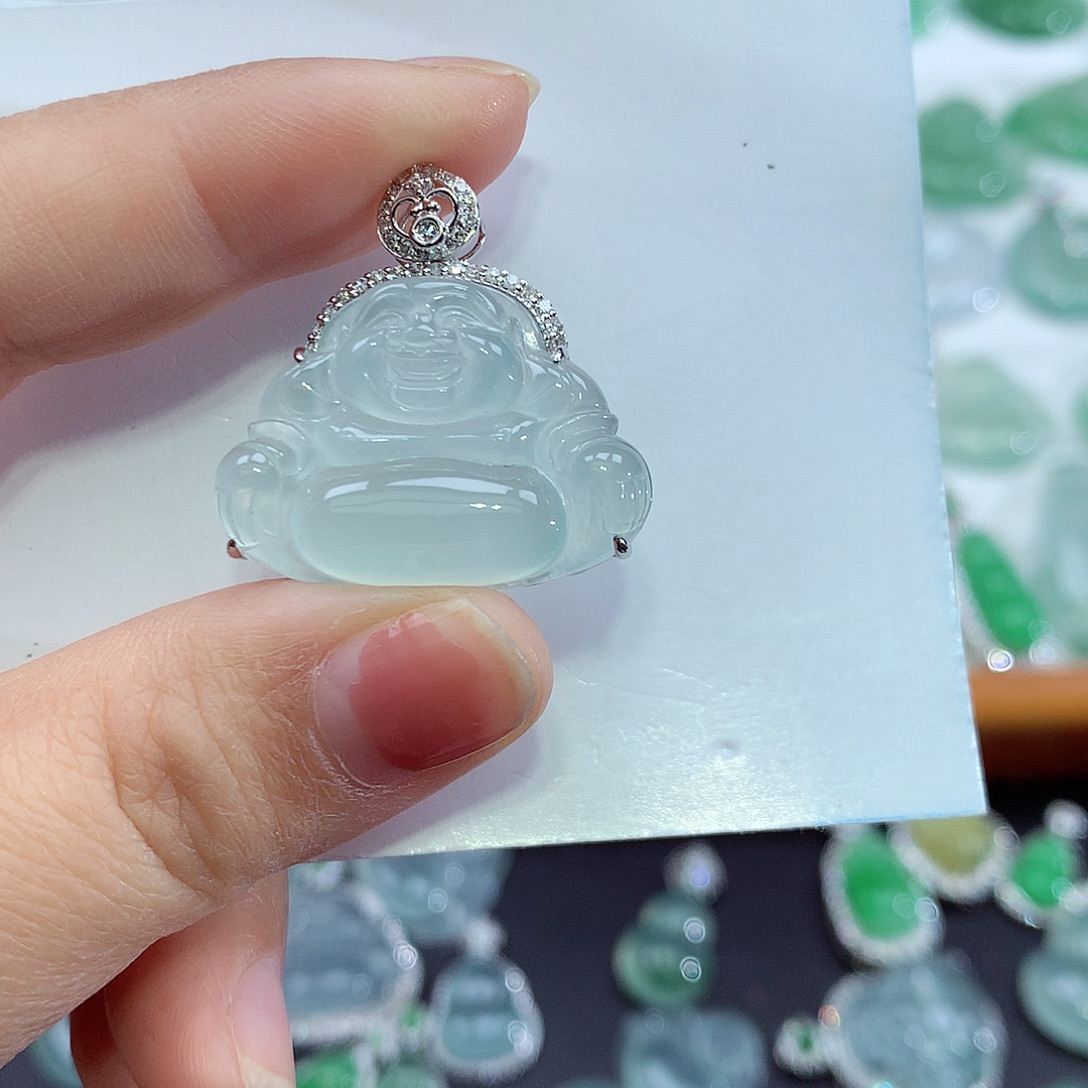 翡翠18K金镶嵌颈饰佛公