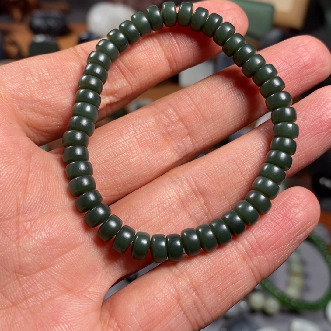 和田玉颈饰未镶嵌妲***?