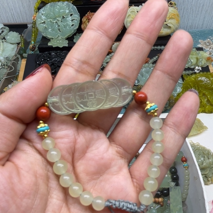 蛇纹石玉未镶嵌颈饰