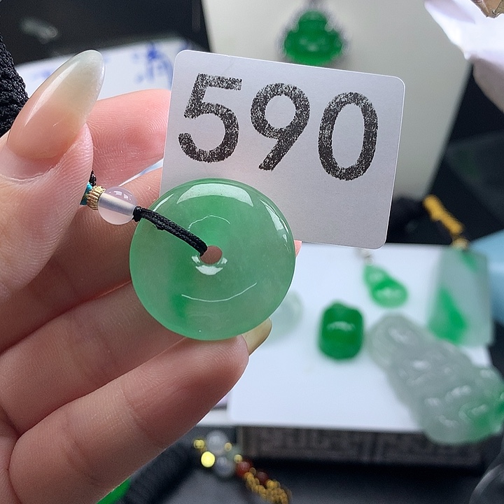 翡翠未镶嵌吊坠(赠链)