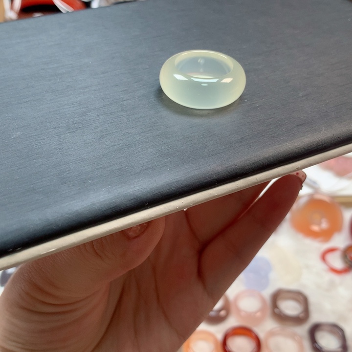 玛瑙/玉髓手镯未镶嵌芜****A