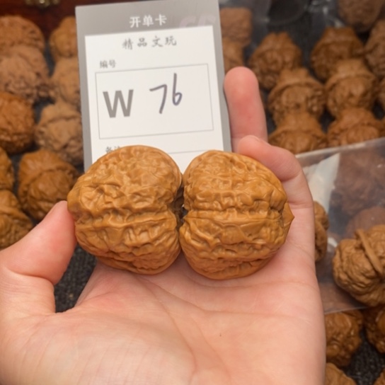 吊坠桃核小**帅我是第一百41