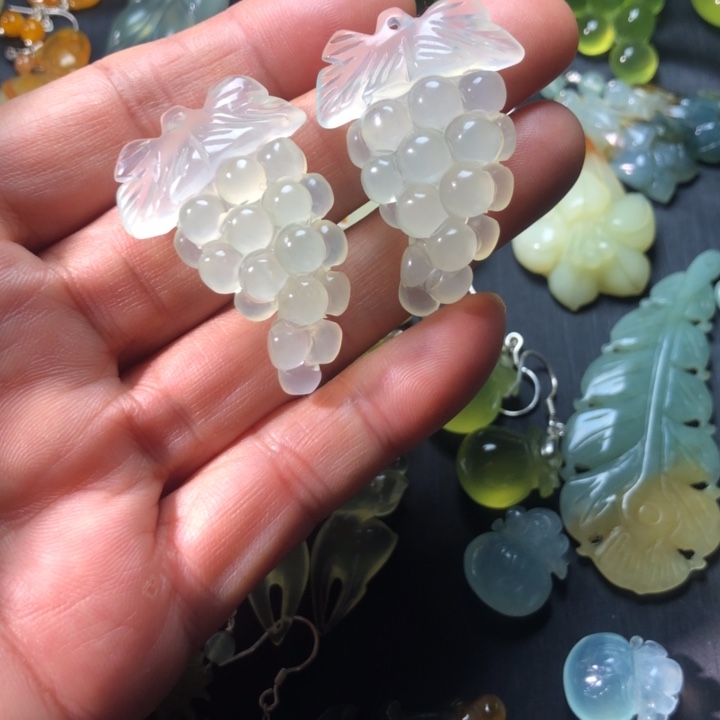 蛇纹石玉未镶嵌耳坠