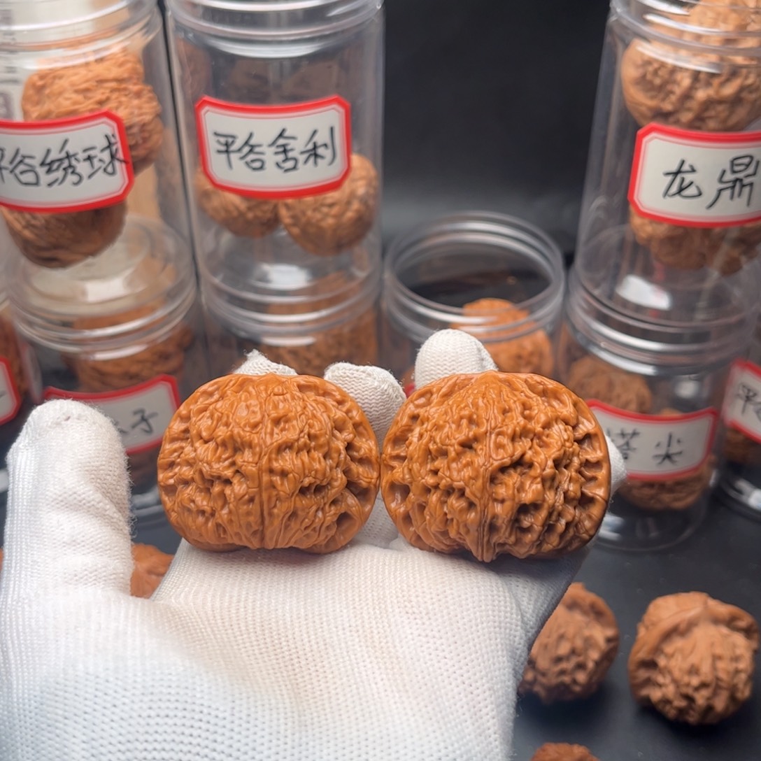文玩核桃把件45.5精品水龙纹