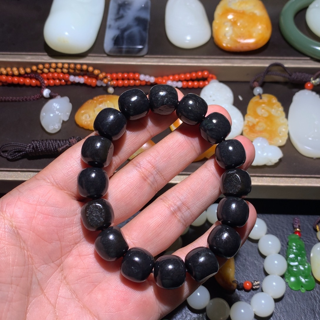 米***多和田玉未镶嵌挂件