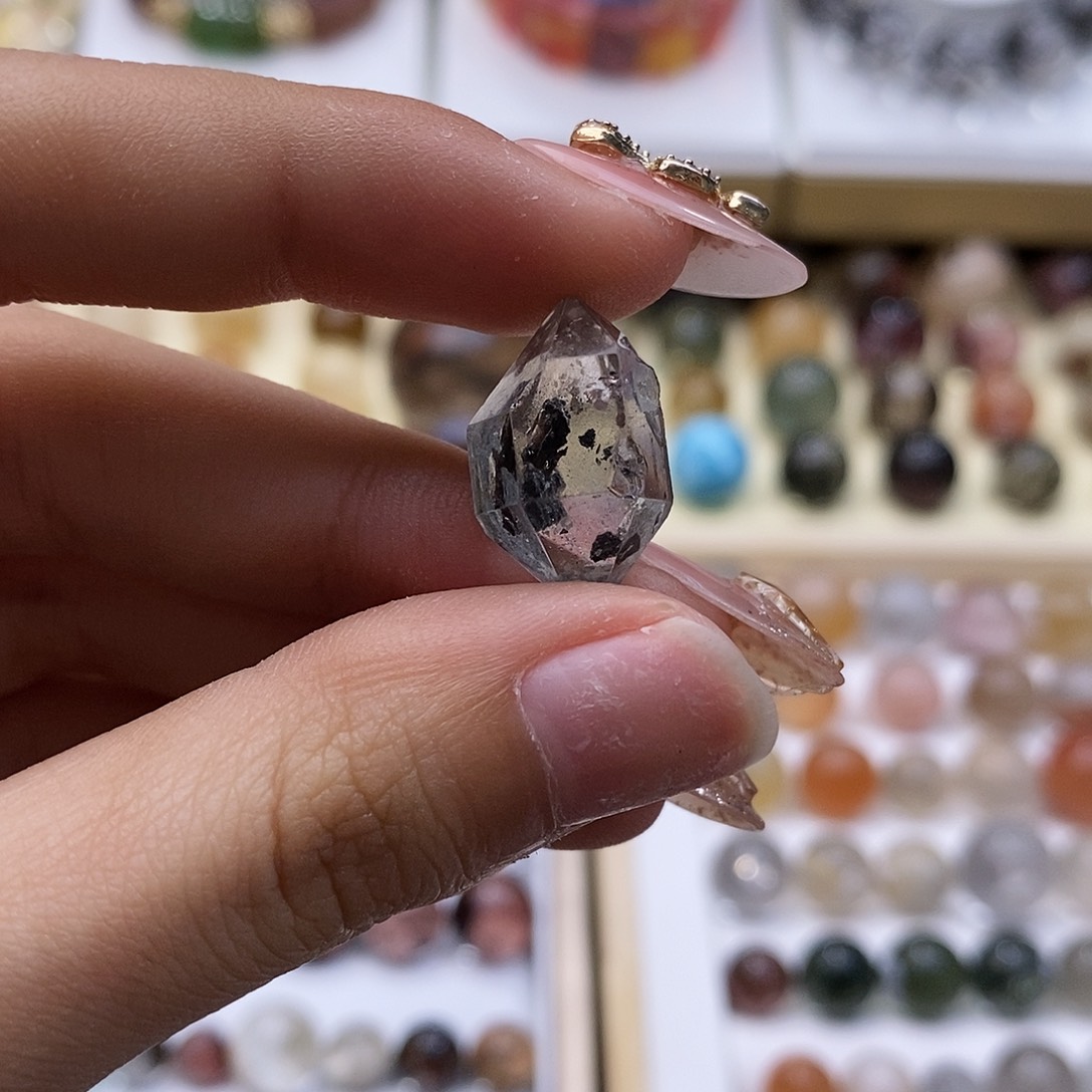 水晶颈饰未镶嵌，