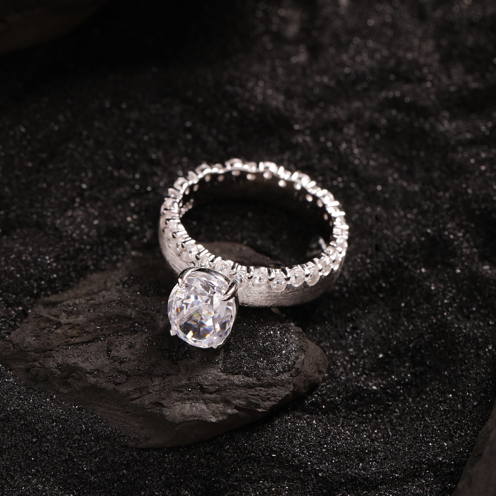 925银锆石戒指 J13291 蛋形白锆拉丝蕾丝边戒指
