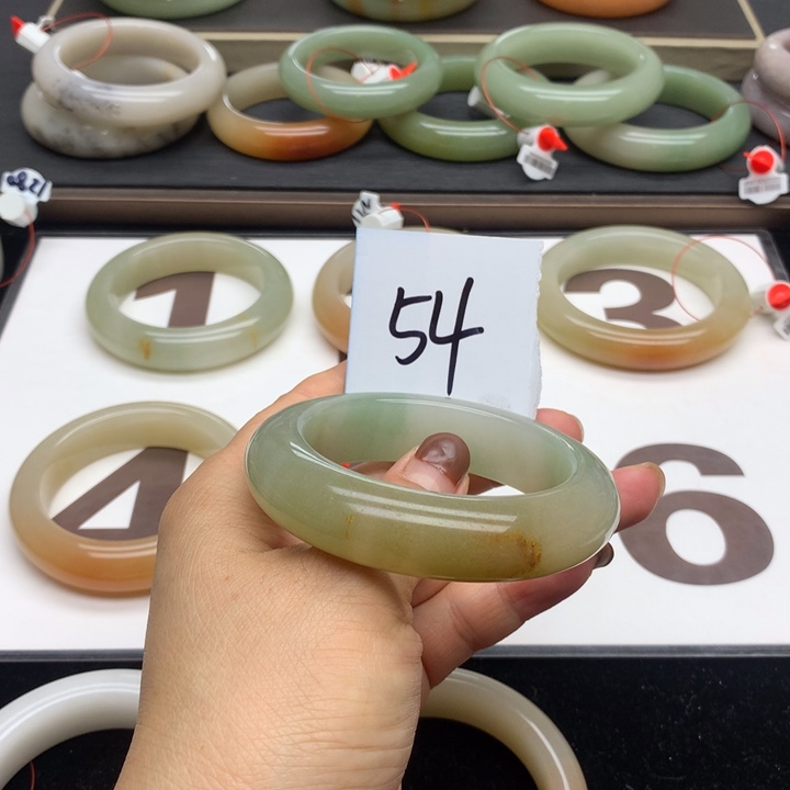 未镶嵌手镯石英质玉