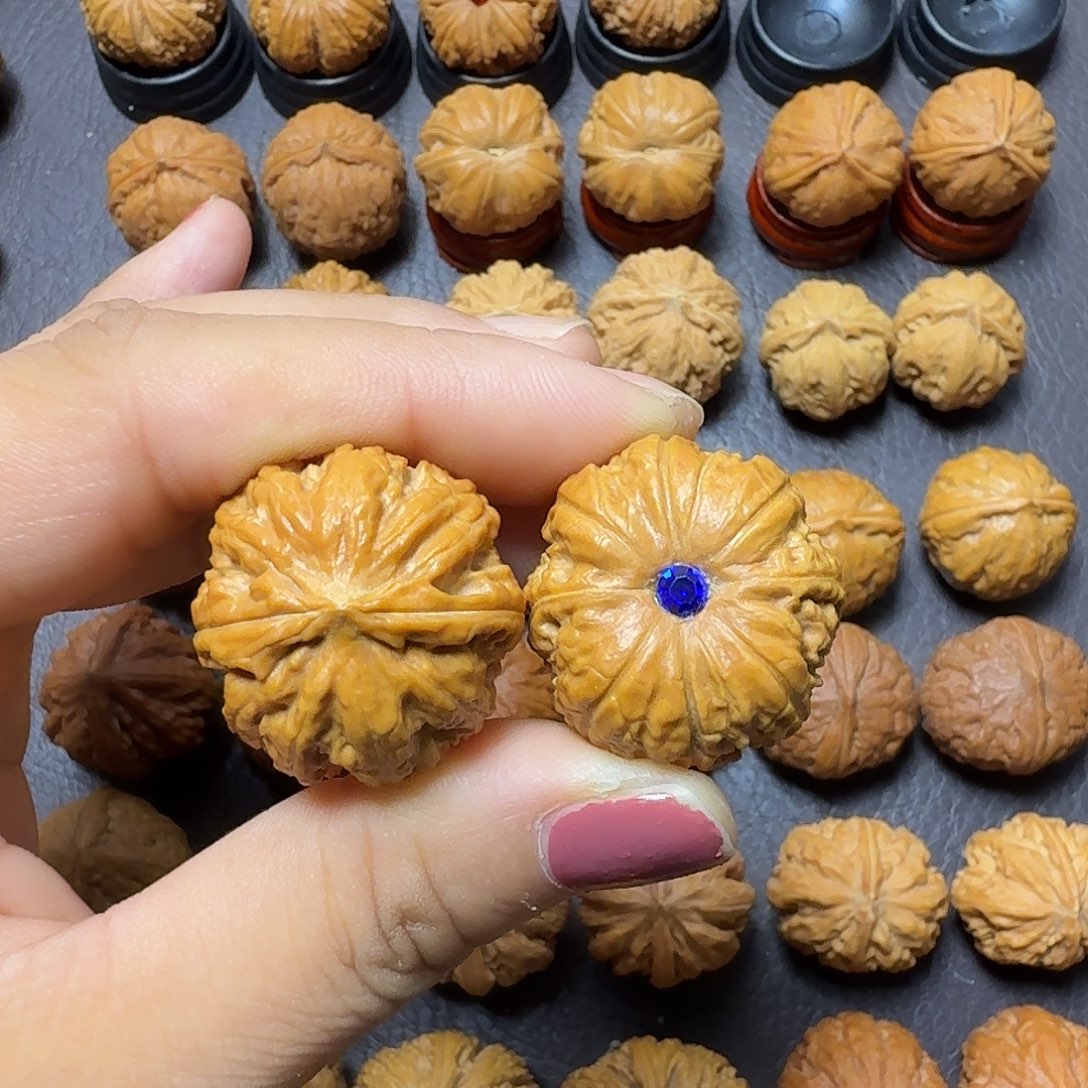 医***容文玩核桃把件27尺莲花磨盘封底