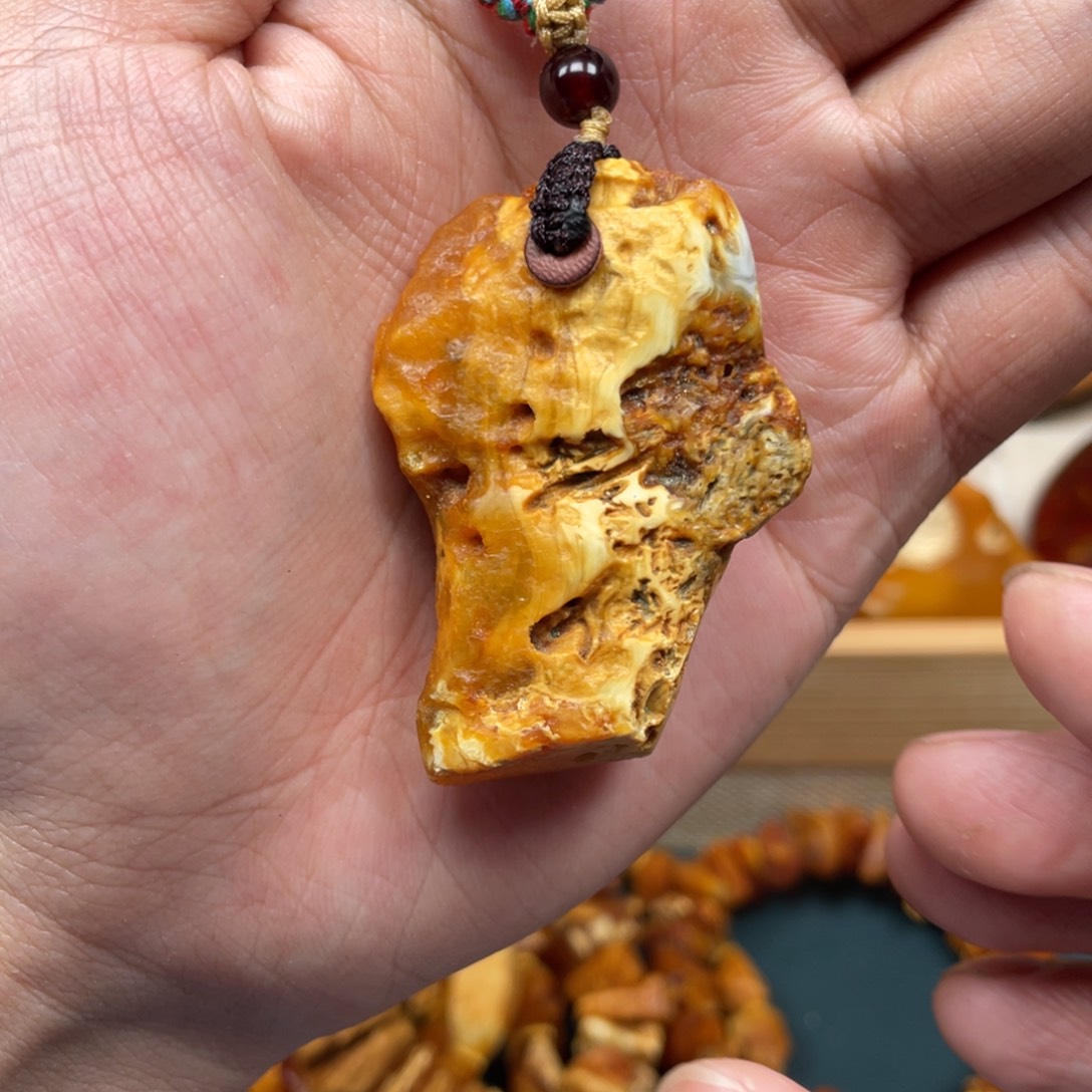 琥珀珠宝奇石未镶嵌