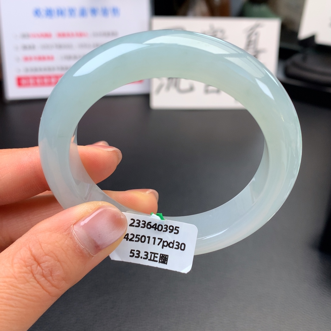 翡翠未镶嵌手镯冰胶晴蓝底无纹裂【强推】