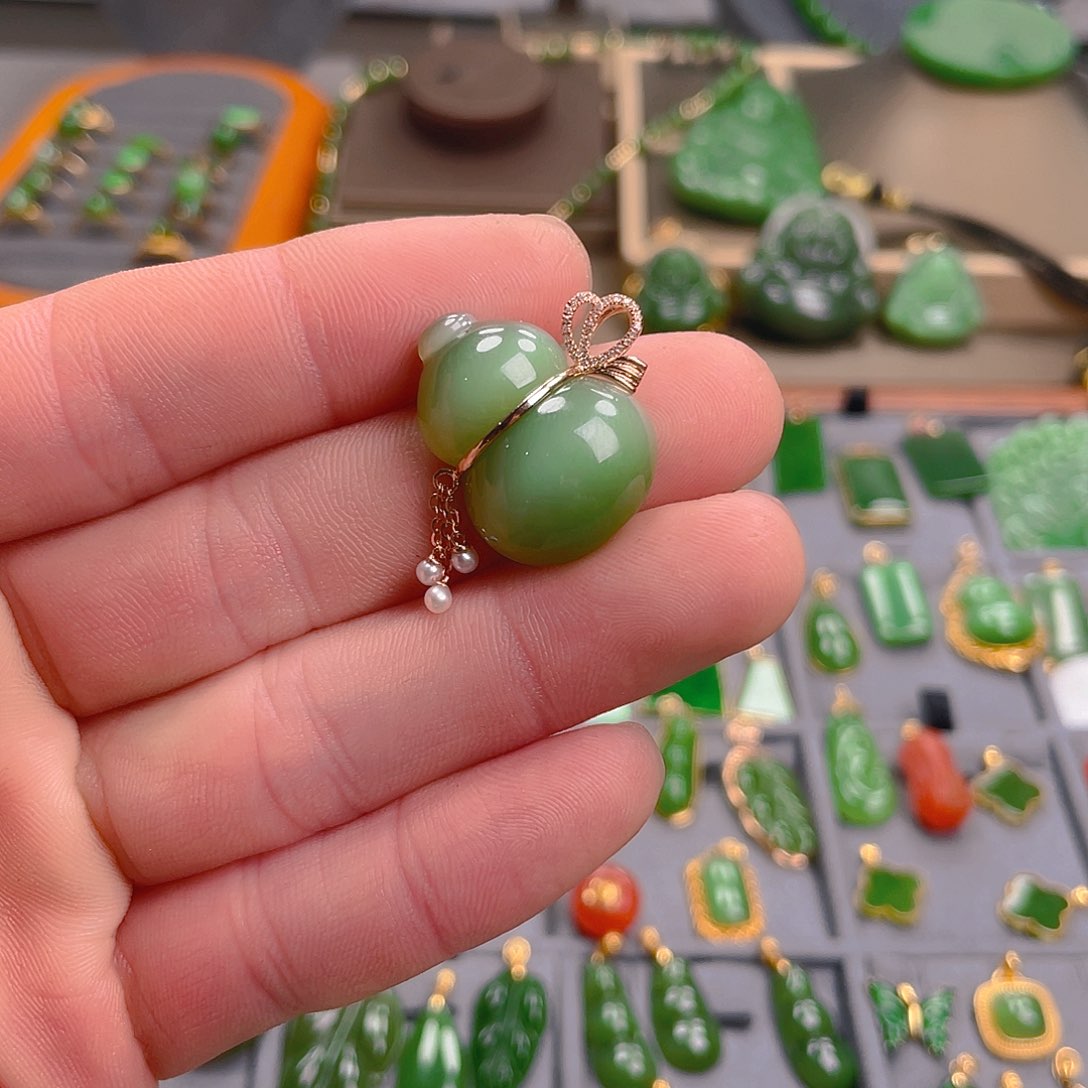 和田玉（碧玉）吊坠(不含链)18K金镶嵌2980