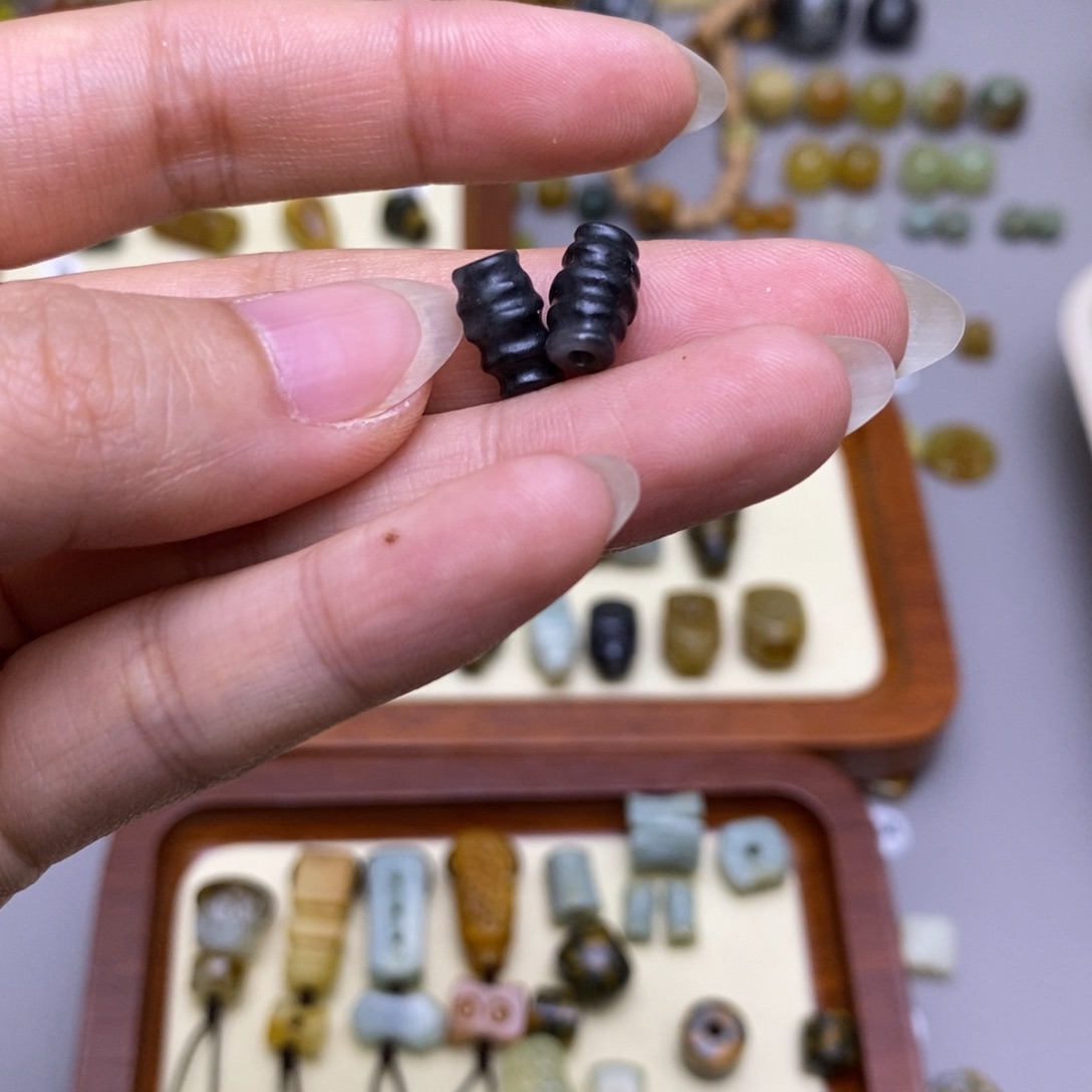 金***莱蛇纹石玉未镶嵌配饰