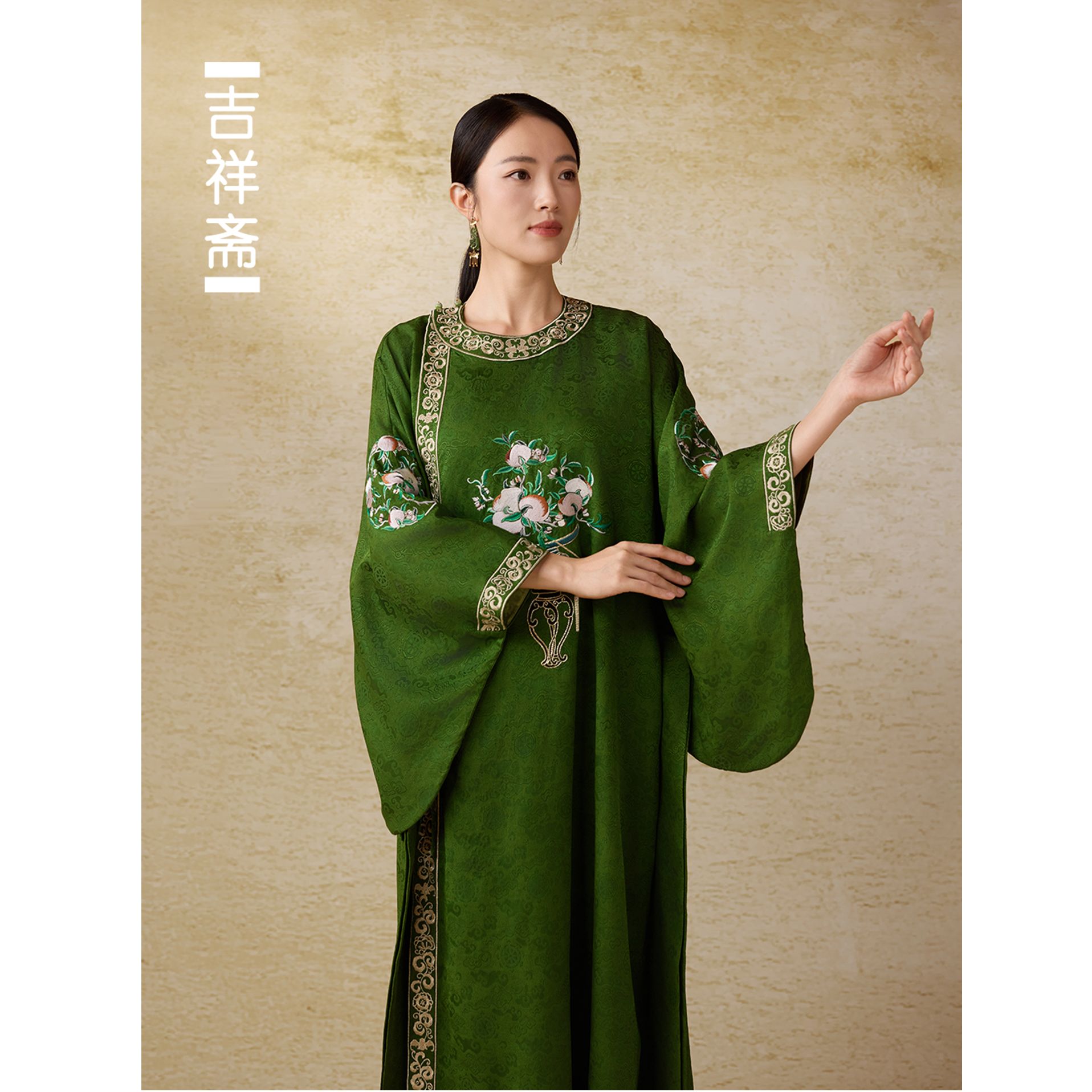 吉祥斋蟠桃坊斜襟大摆裙提花中式秋冬重工刺绣绿色长上衣连衣裙