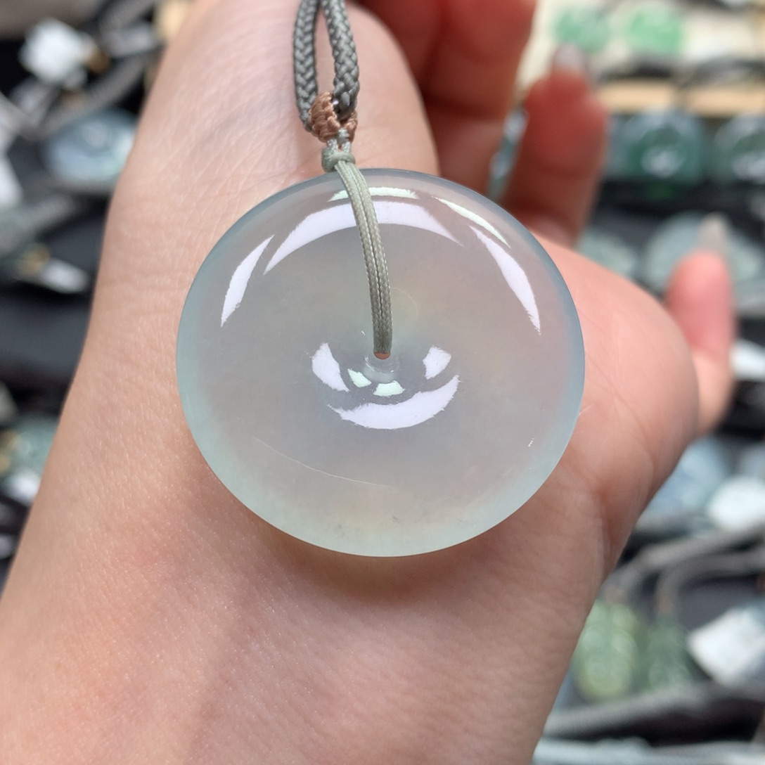 翡翠颈饰未镶嵌扣子