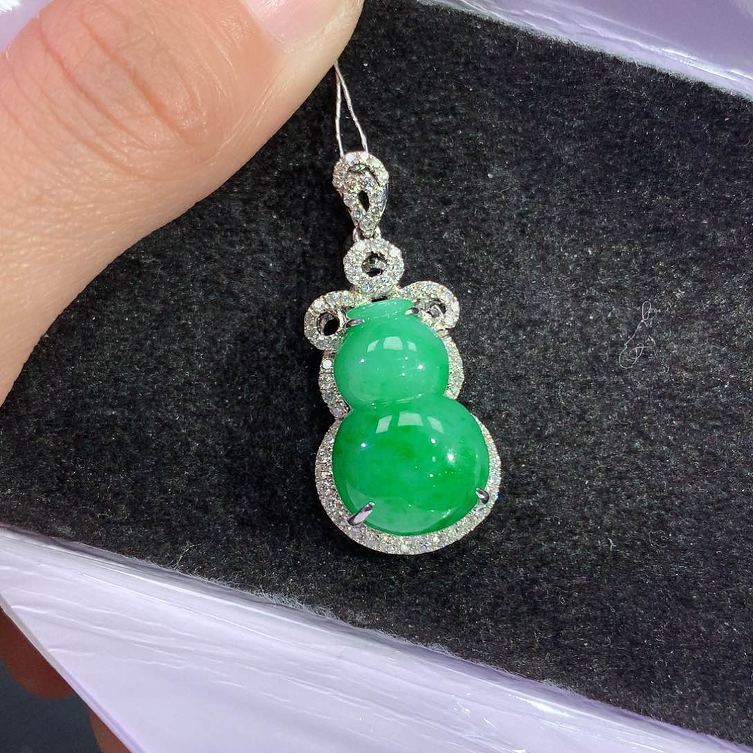 翡翠吊坠(赠链)18K金镶嵌