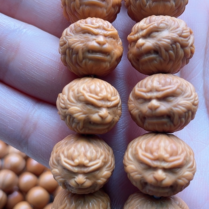 【闪购商品】手串猴头核桃是*。