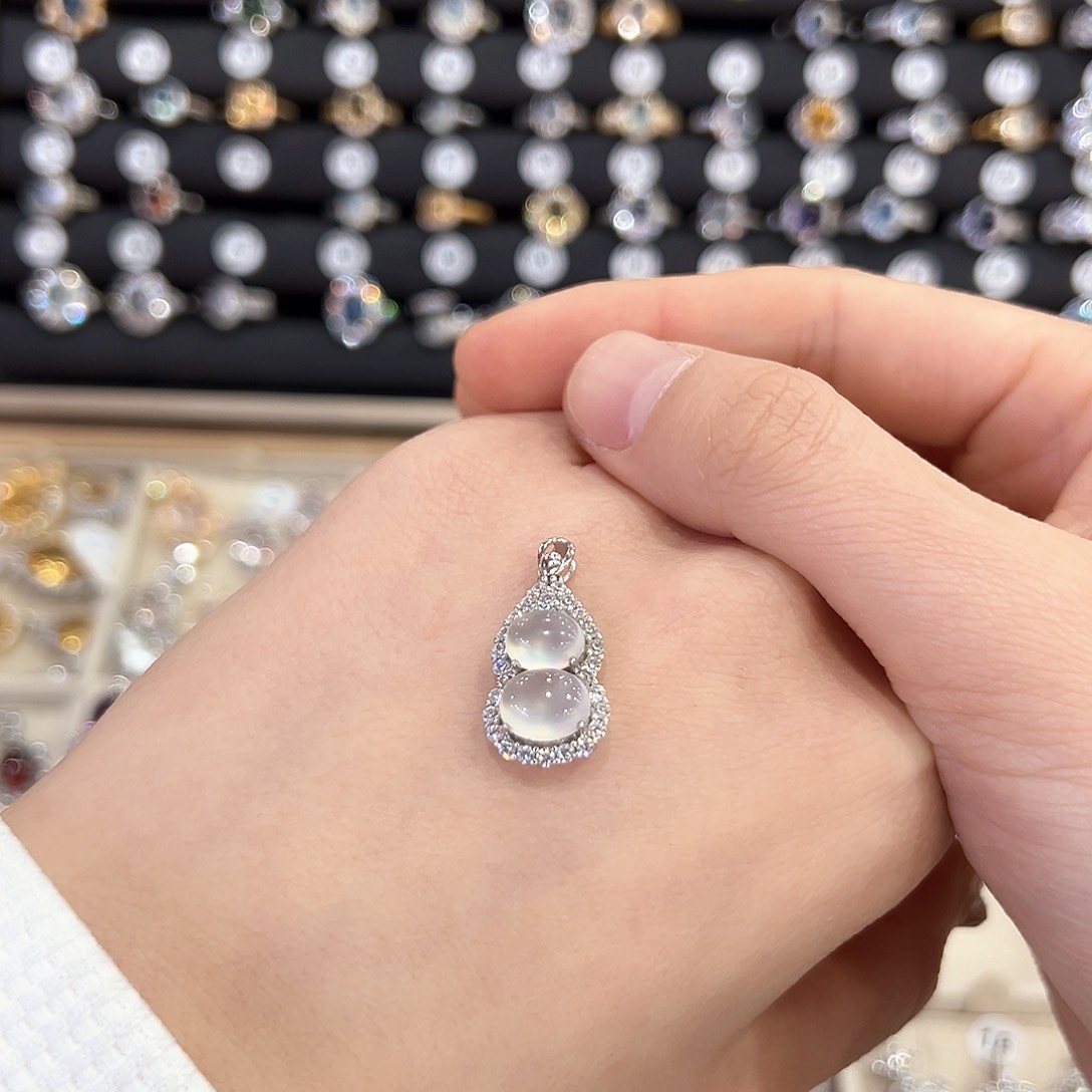 蛇纹石玉银S925镶嵌饰品就**鱼