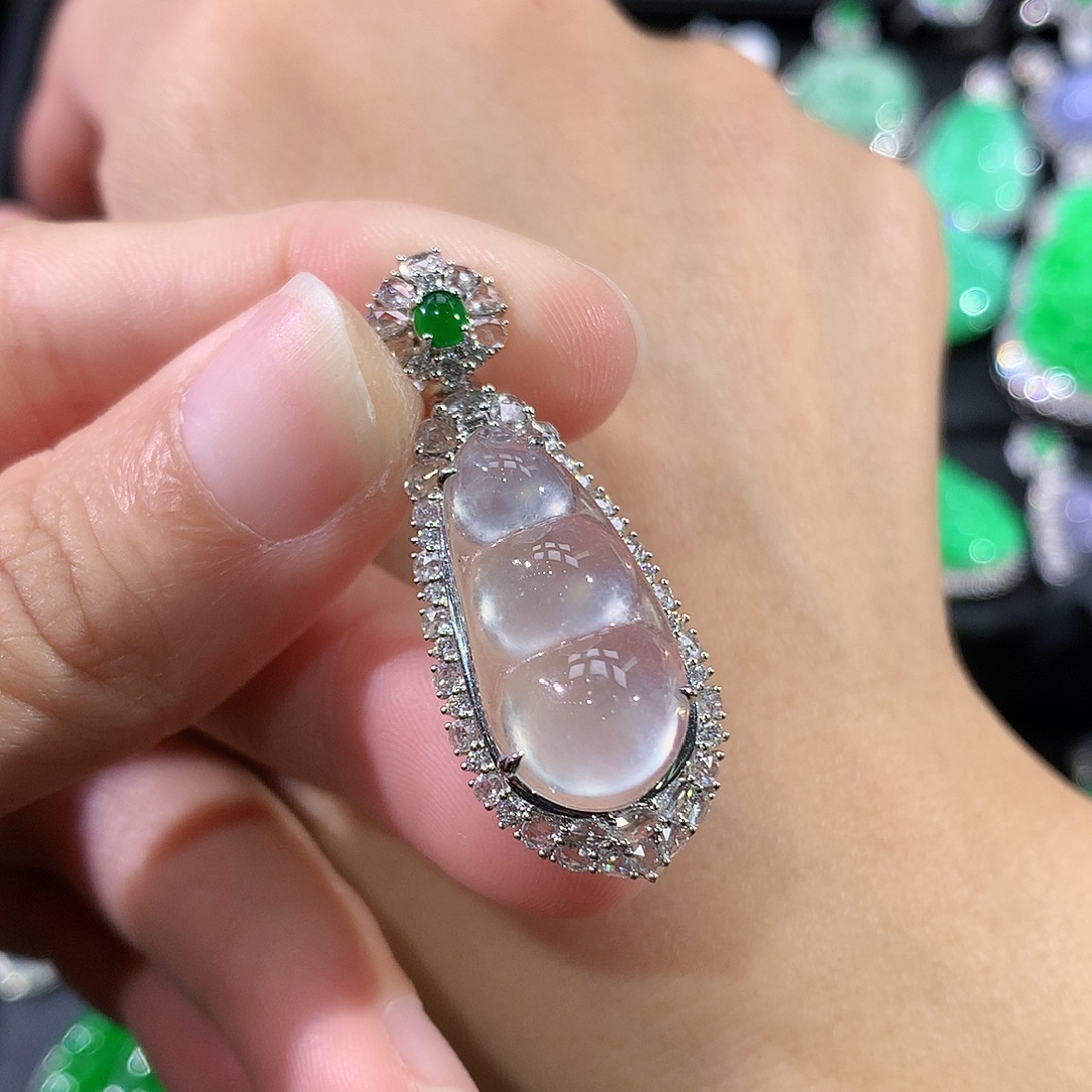 翡翠18K金镶嵌颈饰