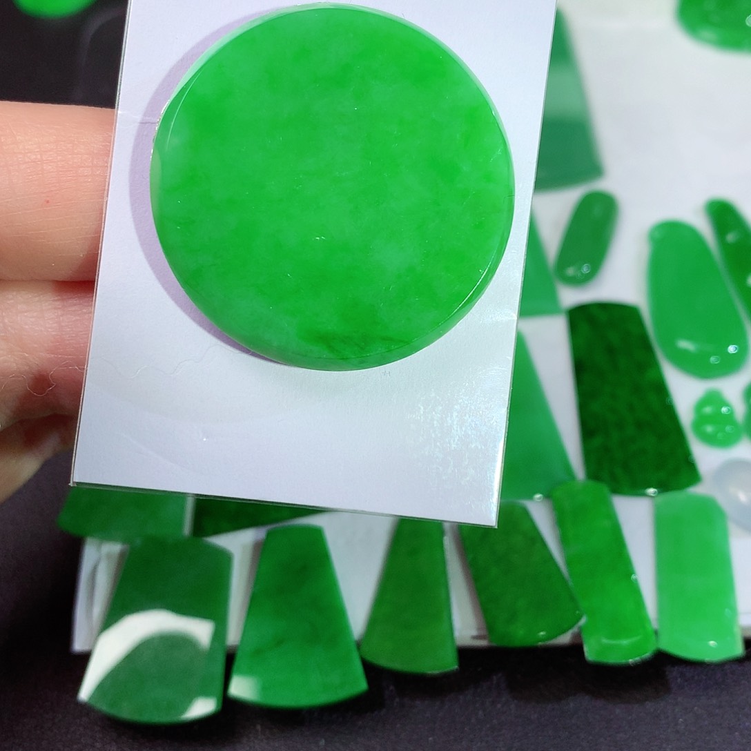 翡翠颈饰未镶嵌天然翡翠