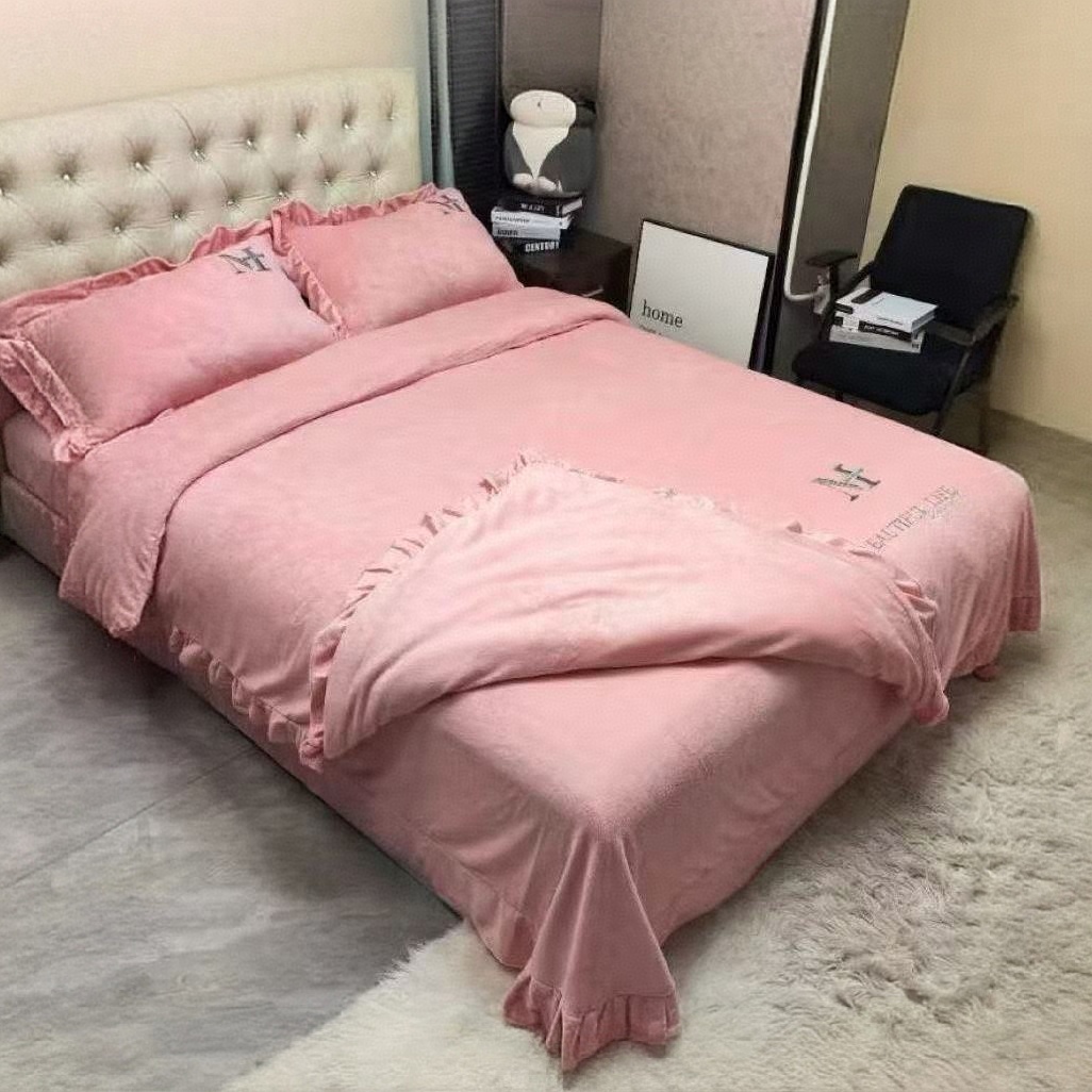 A125牛奶刺绣四件套冬季加厚亲肤舒适（颜色以主播手里实物为准）