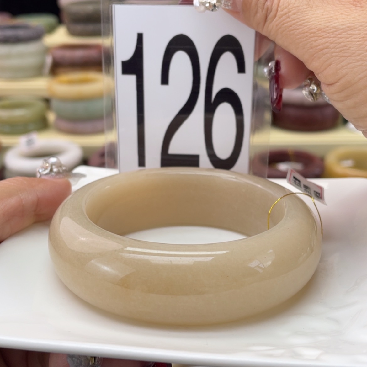 【闪购商品】石英质玉手镯未镶嵌