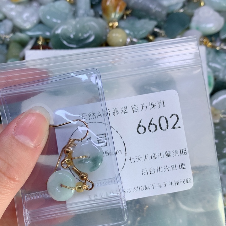 翡翠颈饰9K金镶嵌翡翠