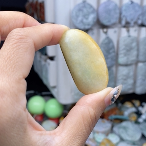 翡翠颈饰未镶嵌翡翠