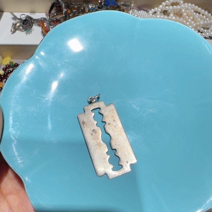 迎***鱼纯铜大理石中古饰品的设计风格