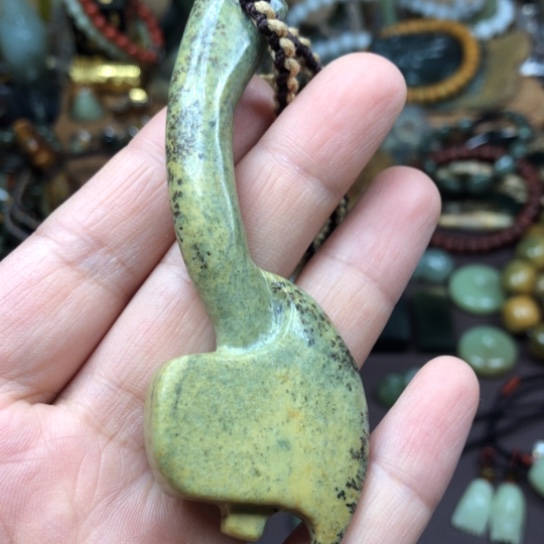 岫岩河磨玉（透闪石质玉）把件未镶嵌