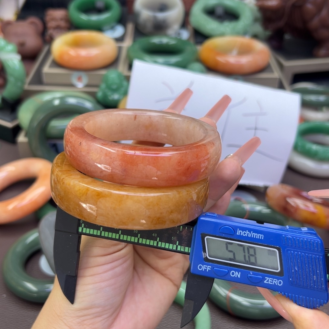 未镶嵌手镯石英岩玉