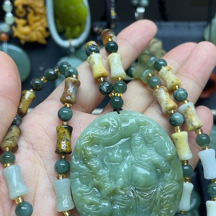 未镶嵌蛇纹石玉颈饰