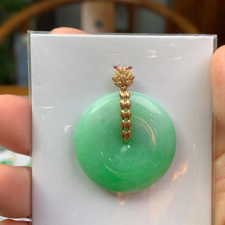 翡翠18K金镶嵌颈饰翡翠吊坠