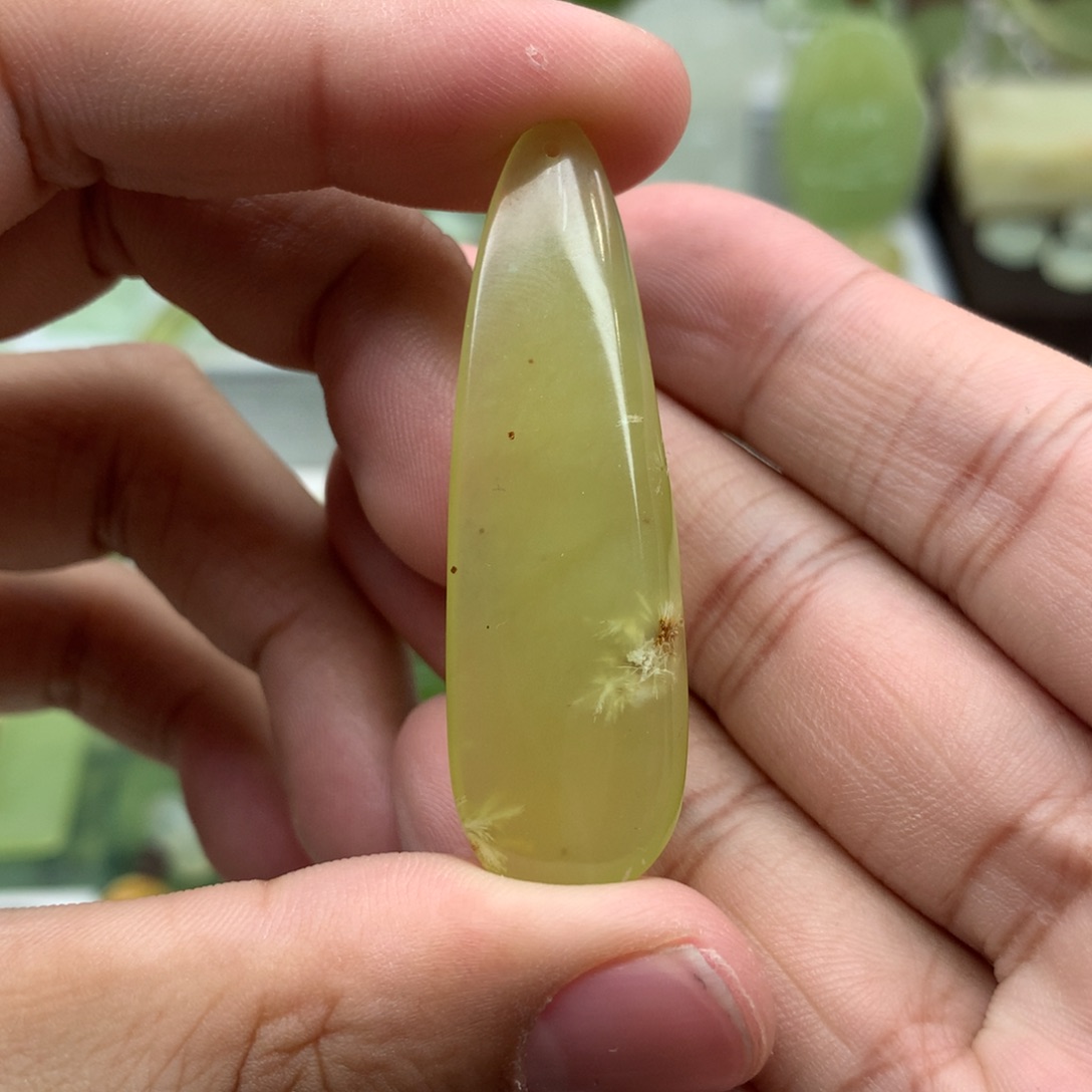 岫玉未镶嵌吊坠(赠链)