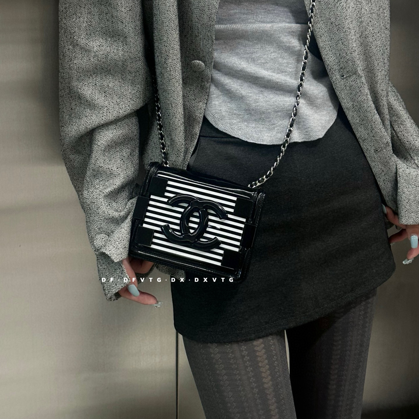 95新 Chanel/香奈儿 chanel 黑色亚克力链条斜挎包