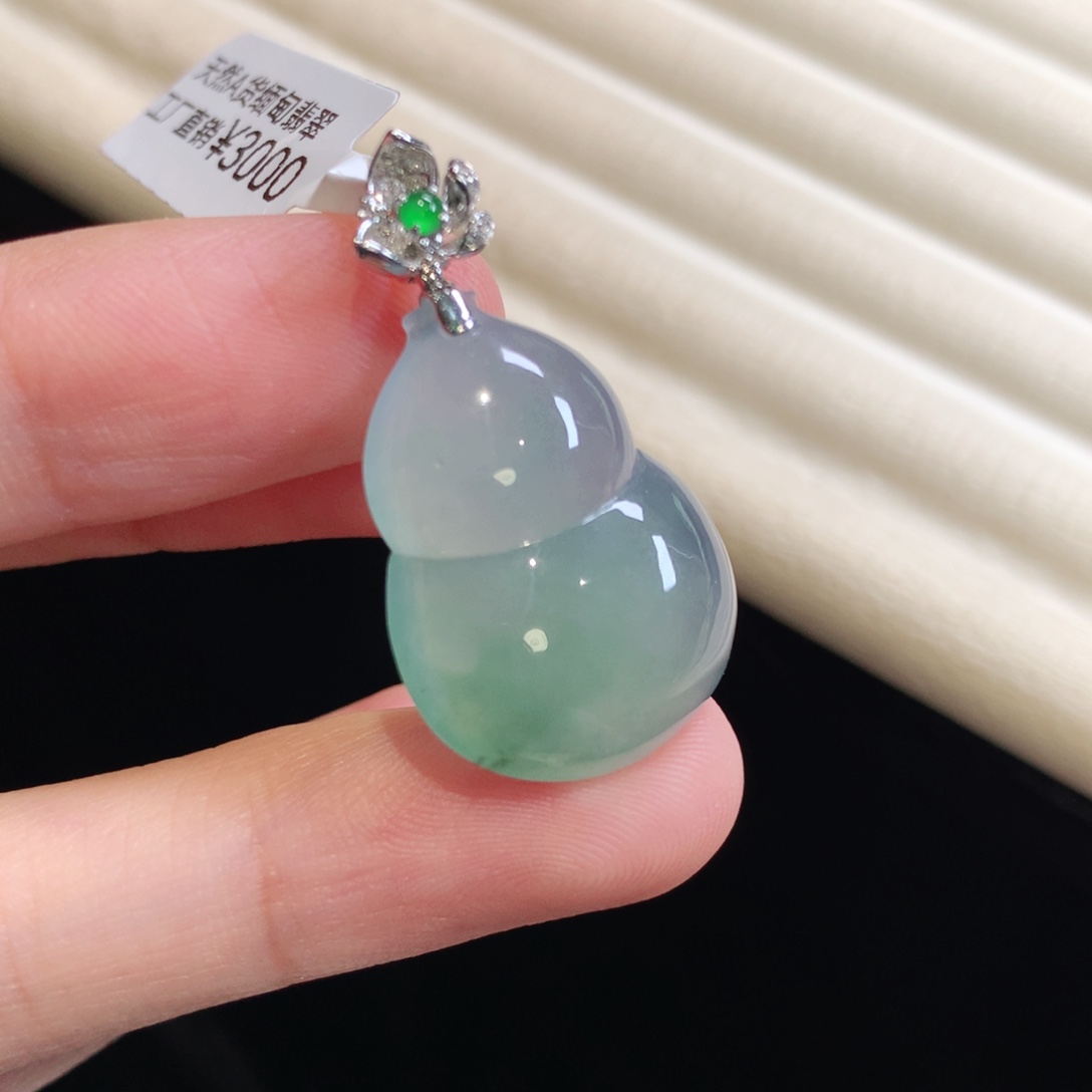 翡翠颈饰18K金镶嵌葫芦