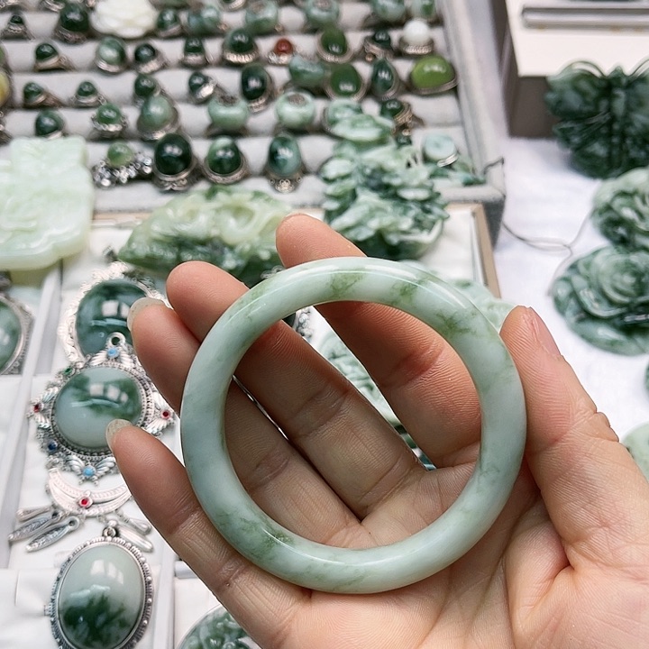 透闪石-蛇纹石玉手镯未镶嵌