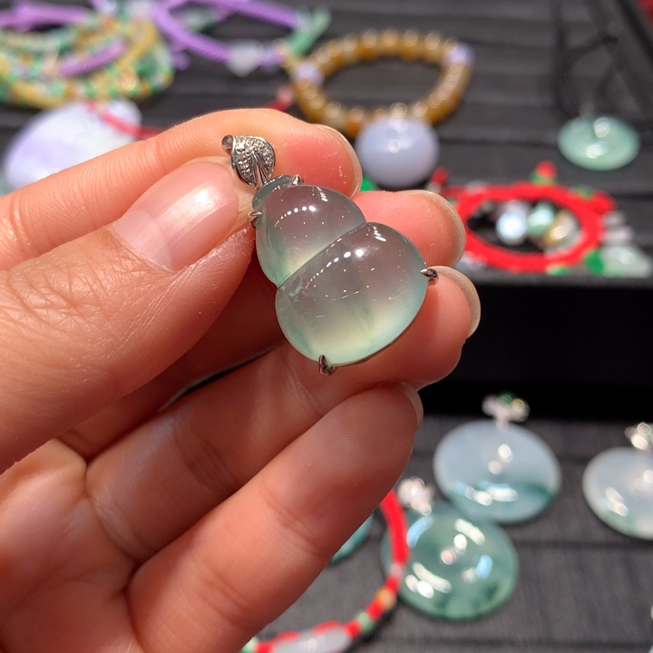 【闪购商品】翡翠颈饰18K金镶嵌翡翠