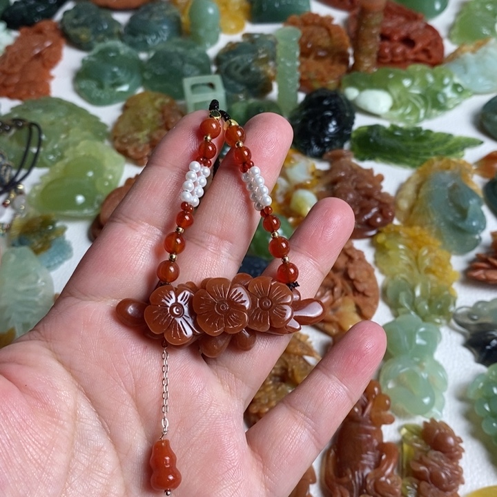 蛇纹石玉颈饰未镶嵌